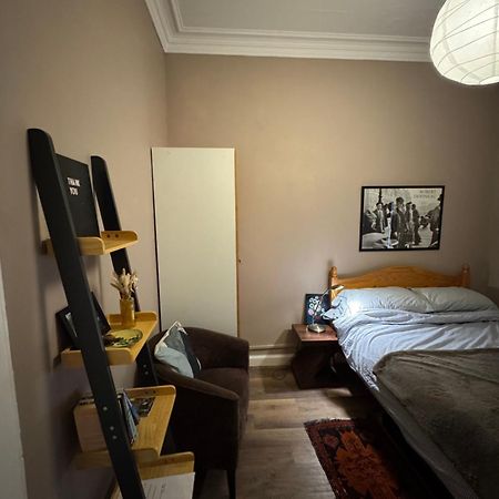 Central Room In Historic Tenement Shared Apartment Near Old Town Édimbourg Extérieur photo